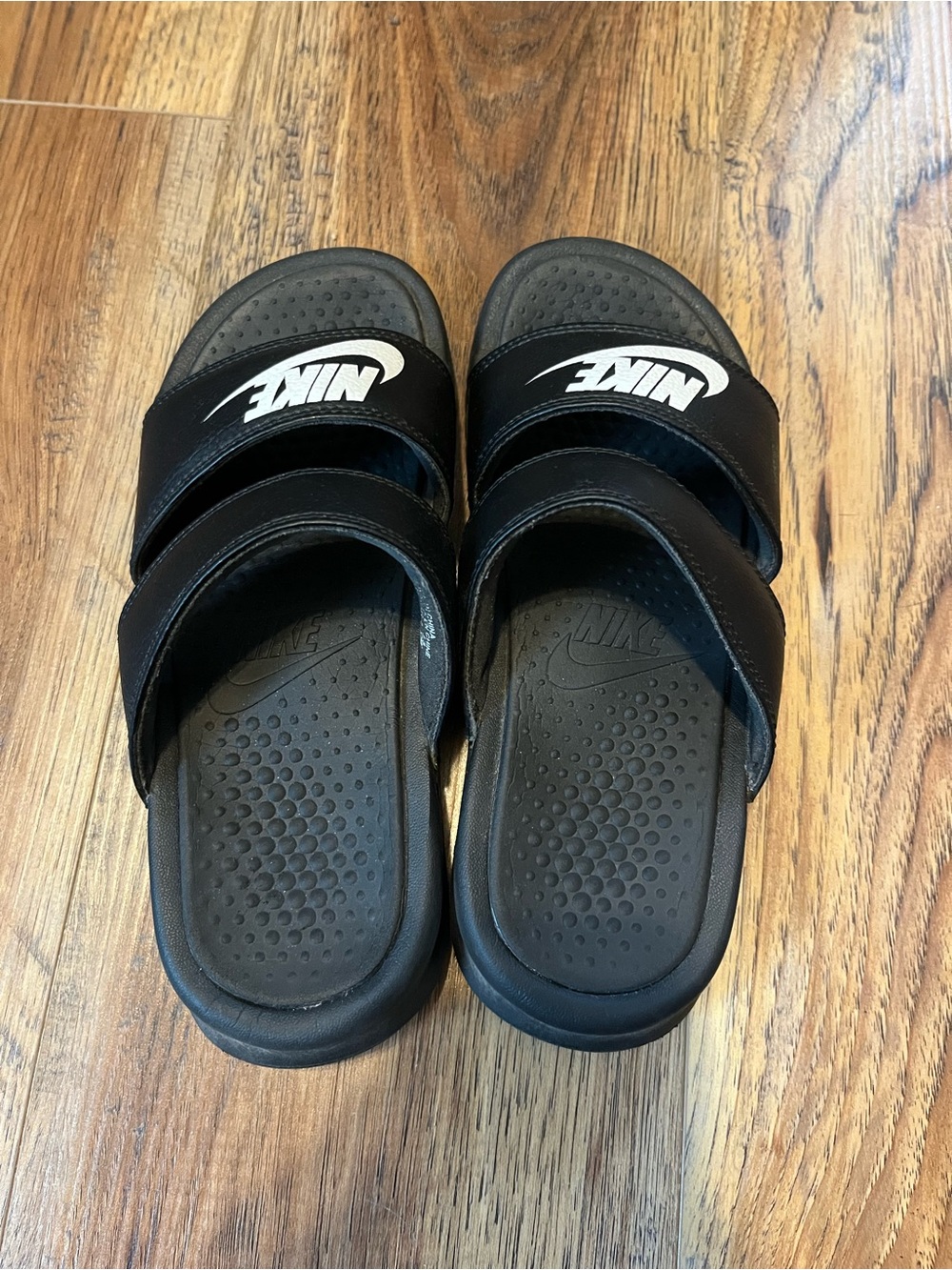 Nike Slides - Picture 2 of 3